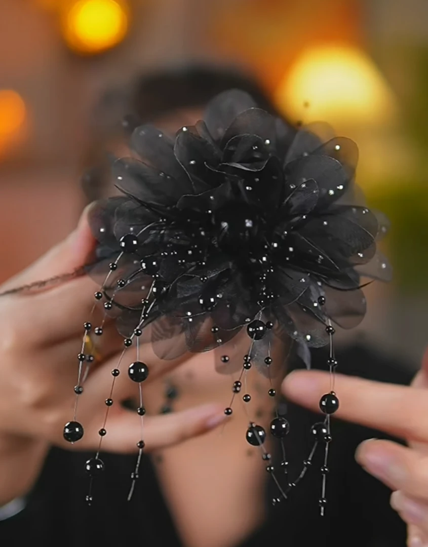 2024年秋冬新款Z275牡丹花钻大抓夹气质网红可爱复古ins甜美优雅