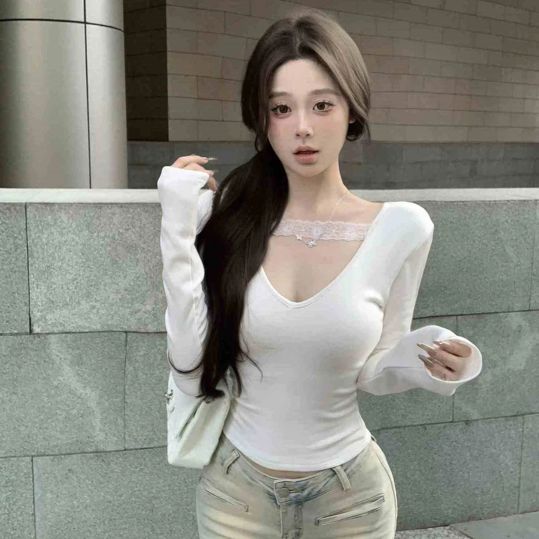 纯欲黑色蕾丝v领长袖T恤女秋季新款内搭打底修身前后两穿短款上衣