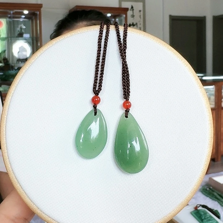 密玉（石英质玉）颈饰合金