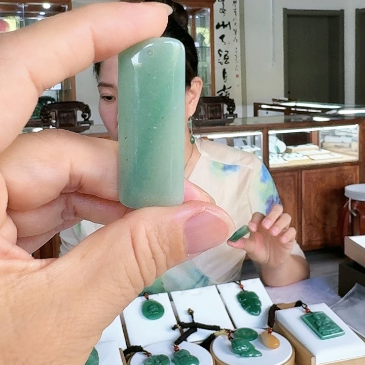 密玉（石英质玉）颈饰合金