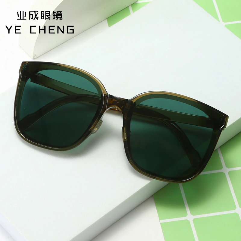 2024新款高清尼龙片折叠890网红户外开车太阳镜女ins街拍墨镜男