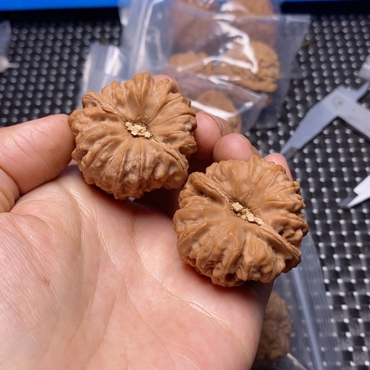 【闪购商品】文玩核桃把件40.5平谷凹底