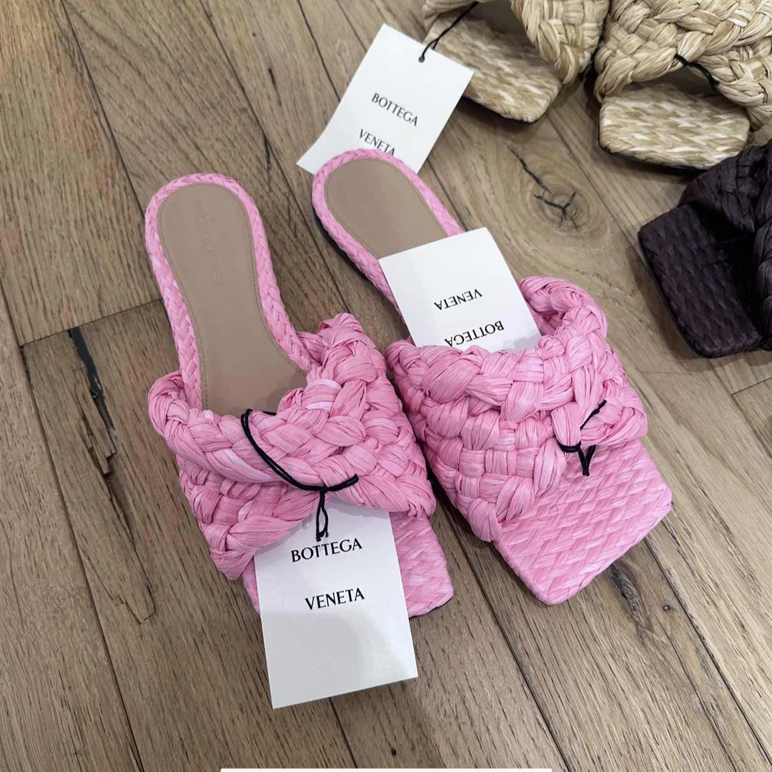 全新未使用 BOTTEGA VENETA/葆蝶家 拉菲草编织拖粉色