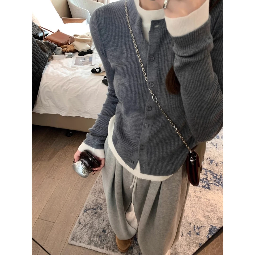 灰色高级感圆领长袖针织衫女秋季新款韩版百搭假两件软糯显瘦上衣