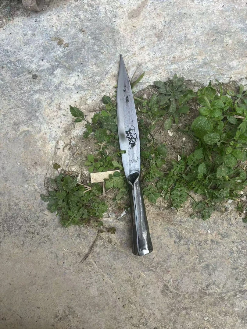 老师傅手工锻打鱼肚型户外多功能杀鸡剔骨带花纹水果刀