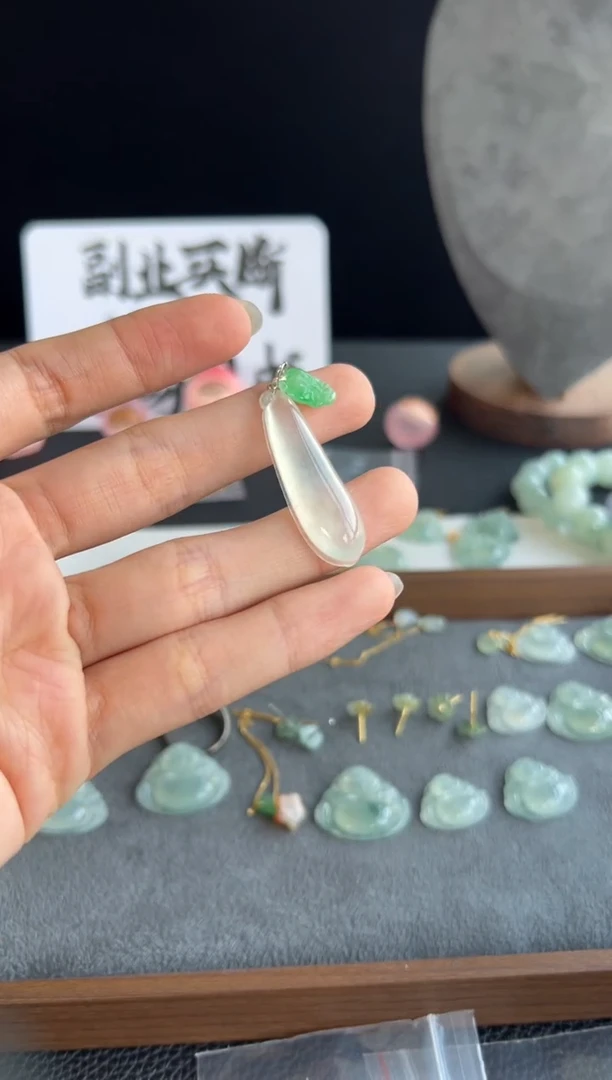【闪购商品】翡翠吊坠(不含链)18K金镶嵌725买断