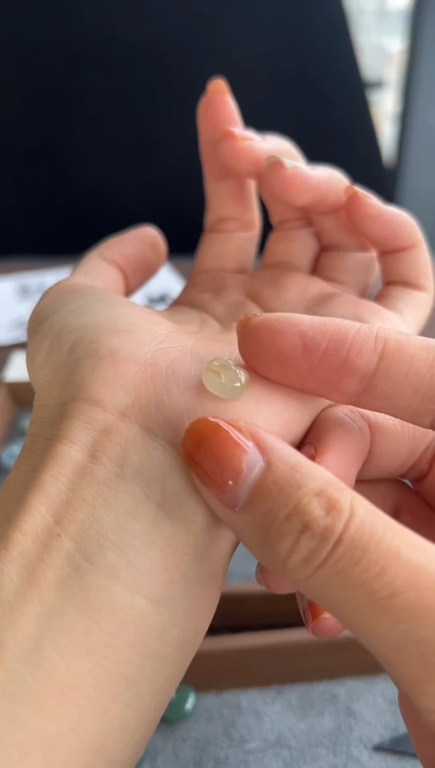 【闪购商品】翡翠吊坠(不含链)未镶嵌320买断