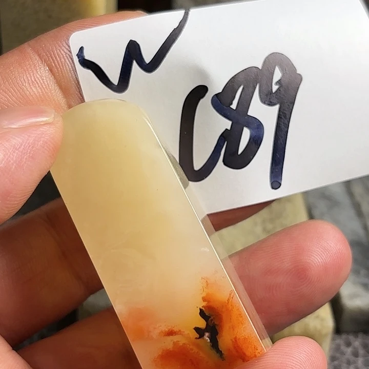 老挝石有**年老挝晶莹剔透