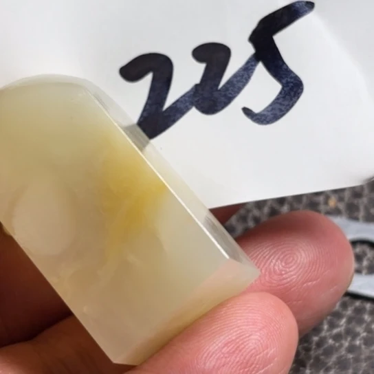 老挝石爱****被老挝晶莹剔透