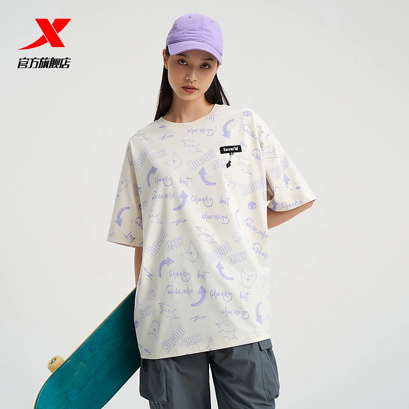 特步短袖T恤25新款夏季男女情侣圆领满印短T运动上衣976327010226