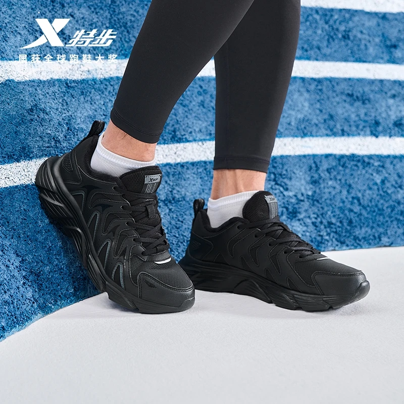 特步棉鞋新款男鞋轻便包裹保暖秋冬休闲鞋运动跑步鞋黑色跑鞋