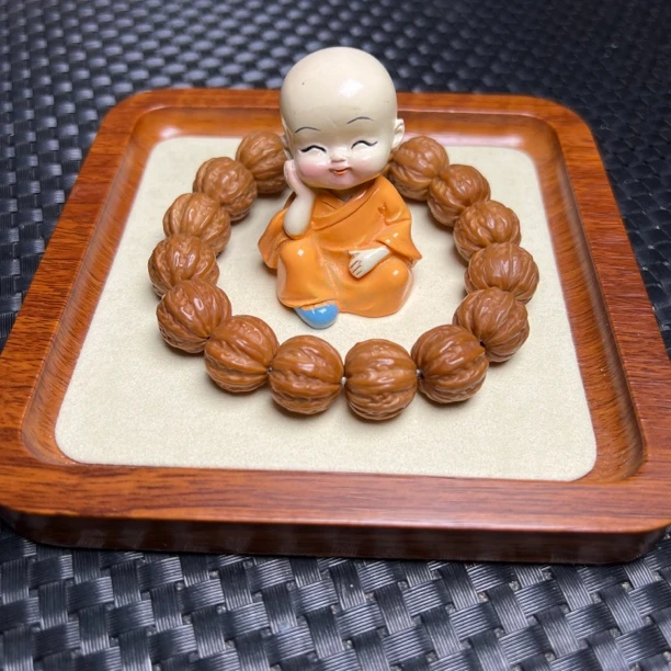 猴头核桃精品雕刻-京八棱（全品无暇）