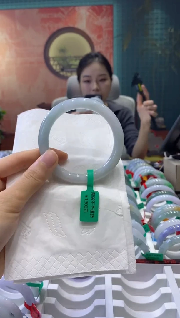 【闪购商品】翡翠手镯未镶嵌多人16454