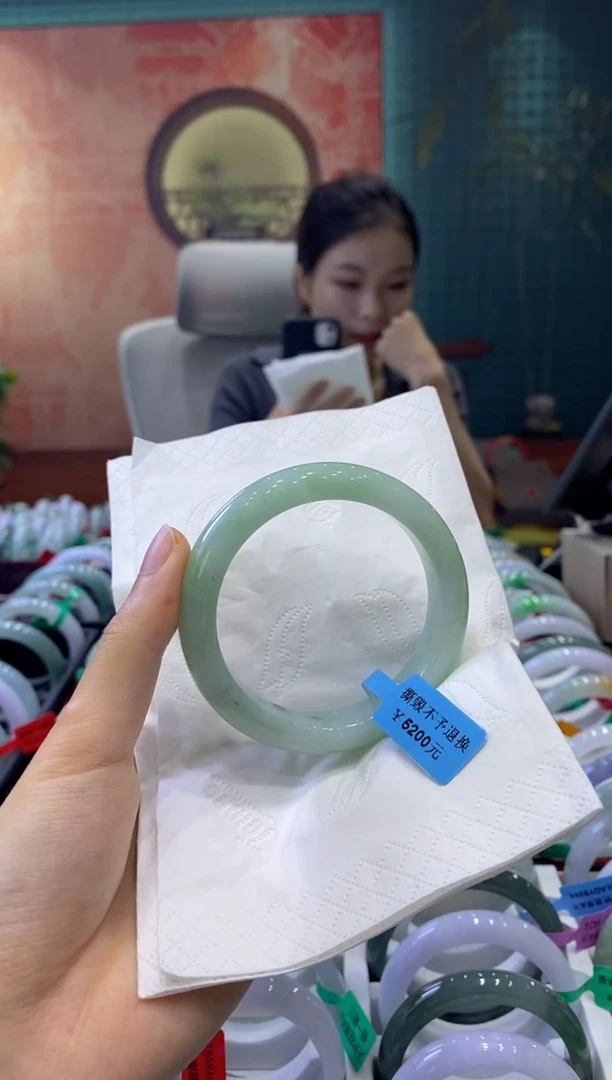 【闪购商品】翡翠手镯未镶嵌多人16372