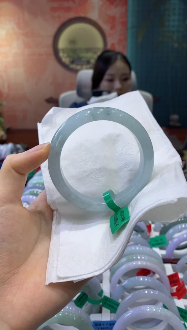 【闪购商品】翡翠手镯未镶嵌多人18434