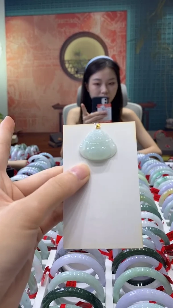 【闪购商品】翡翠吊坠(不含链)18K金镶嵌多人03463