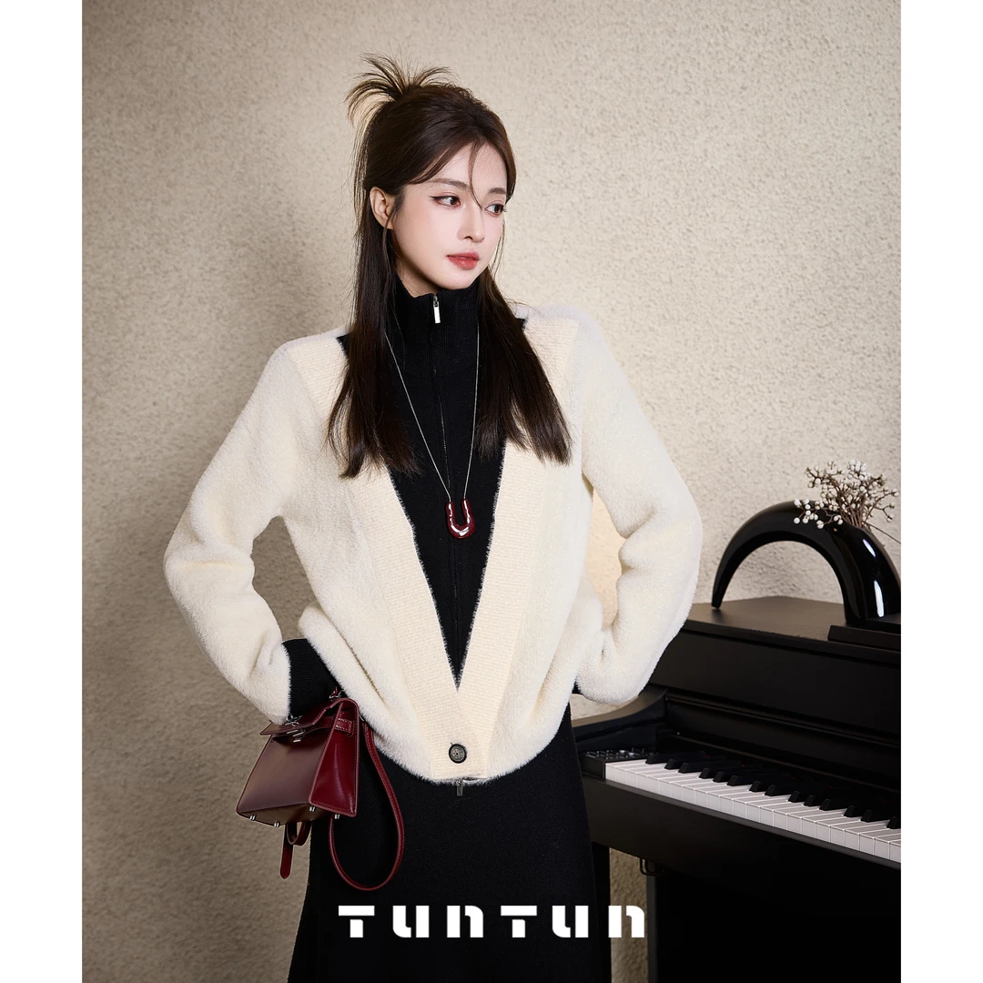 吞吞TUNT【济州初雪】视觉显瘦 黑杏撞色高领毛衣