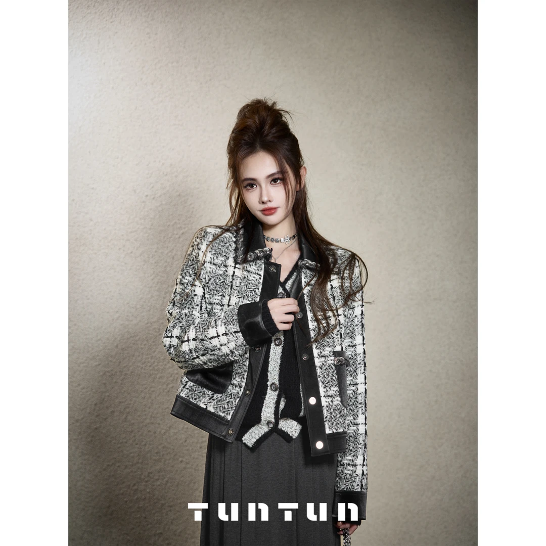 吞吞TUNT【格调曼城】透露高智感 格纹拼皮小香外套