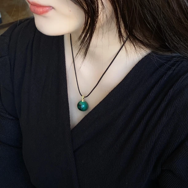 正品保证孔雀石单珠吊坠男女通用玉吊坠项链毛衣链（多样性发货）女