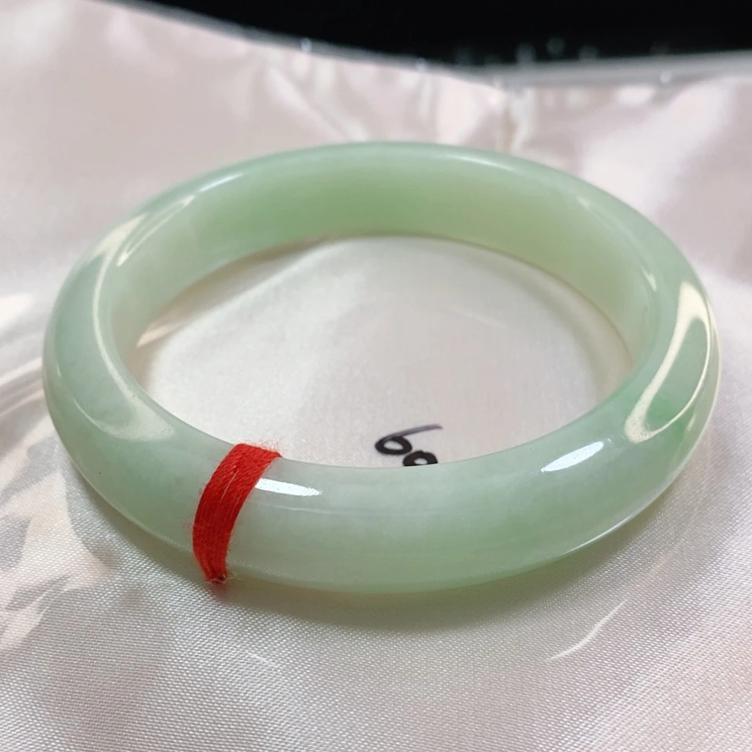 翡翠手镯未镶嵌60圈口