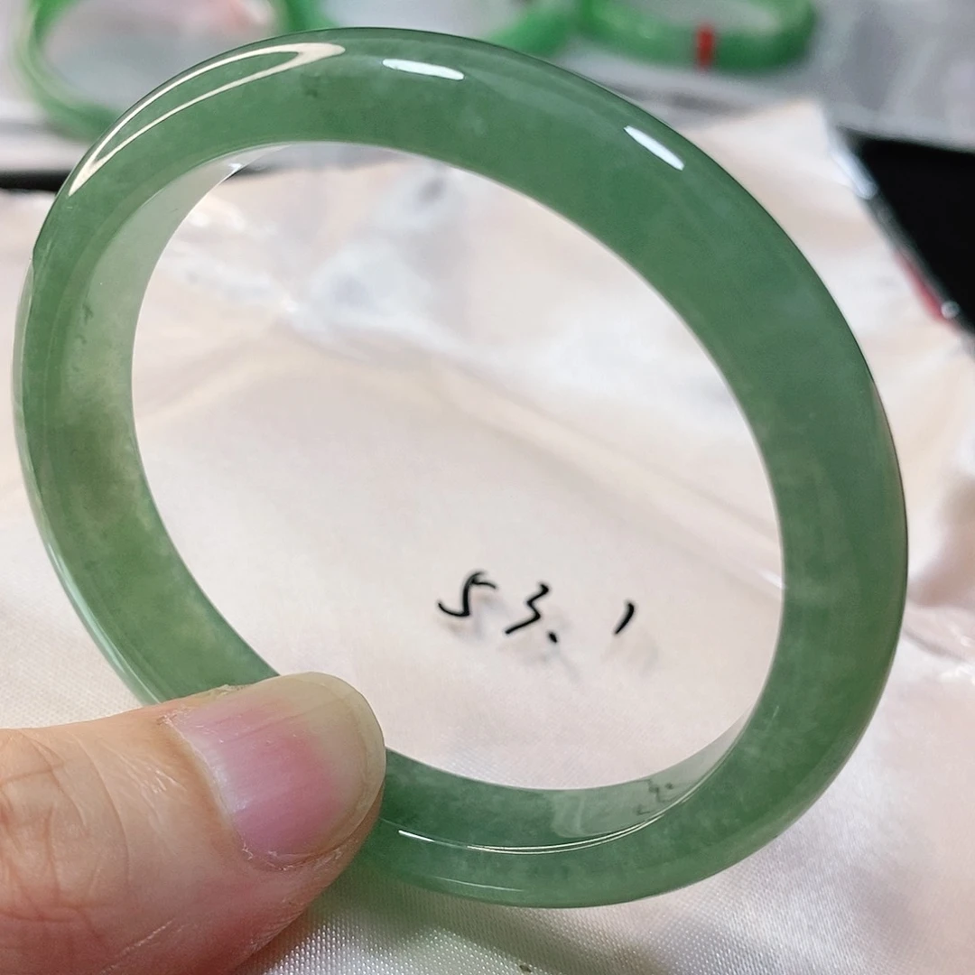 翡翠手镯未镶嵌53.1圈口贵妃