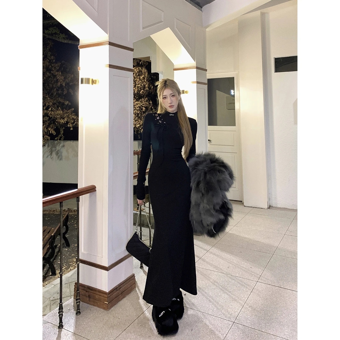 DREAM SEVEN77设计感后背镂空连衣裙秋冬长款裙子收腰QL86078