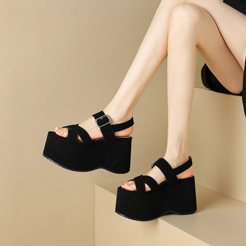 香弥萱10cm时尚松糕羊皮小个子增高厚底真皮凉鞋女款2025新款爆款