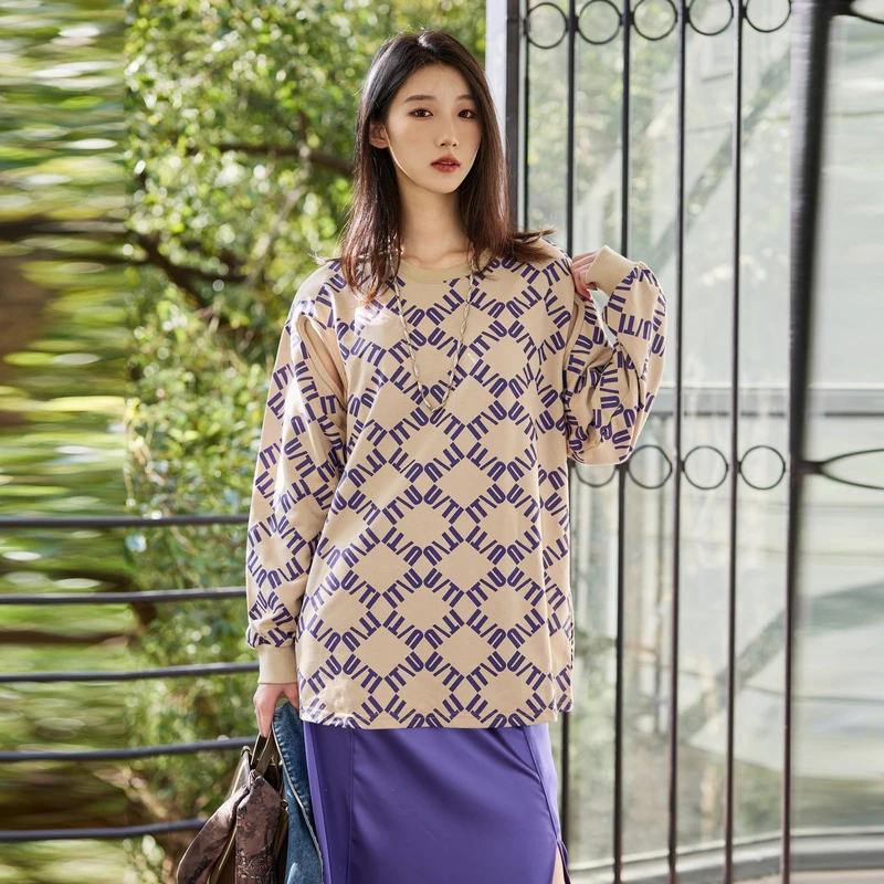 U/TI卡其色满印卫衣中长款宽松休闲上衣