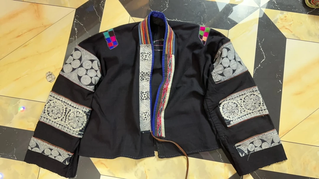 布依族棉麻传统服饰