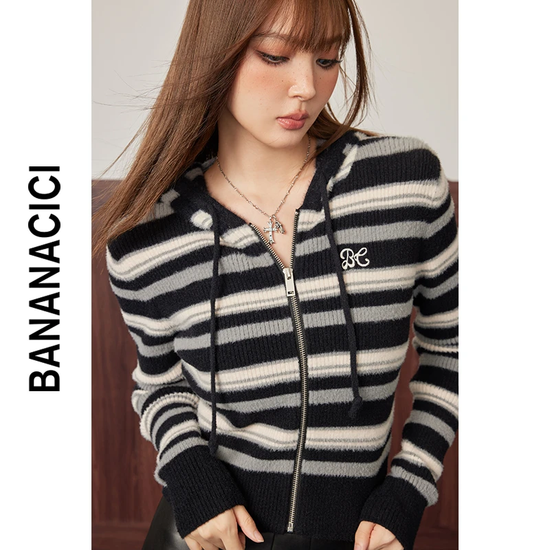 BANANA CICI2023年冬季新款撞色条纹连帽针织开衫女BC刺绣毛衣潮