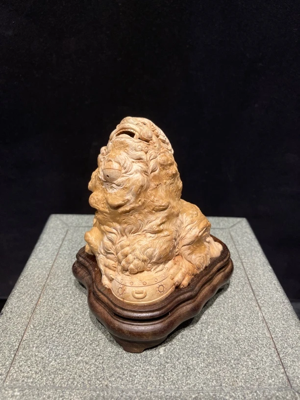 全手工荔枝木狻猊香炉摆件