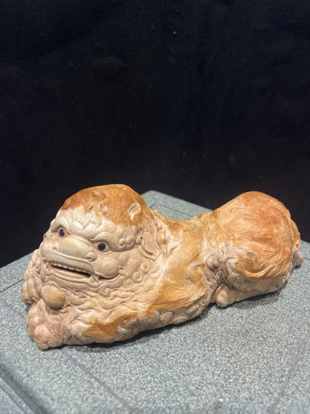 纯手工雕刻荔枝木狻猊香炉