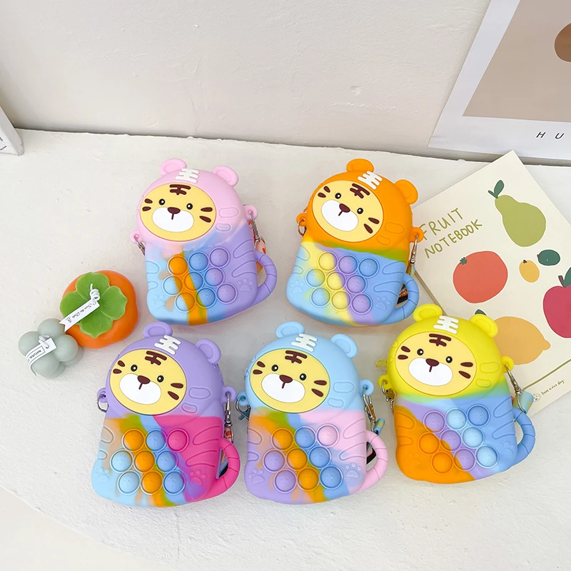 儿童包包女孩韩版吉祥物卡通小老虎可爱单肩包减压泡泡按压硅胶包