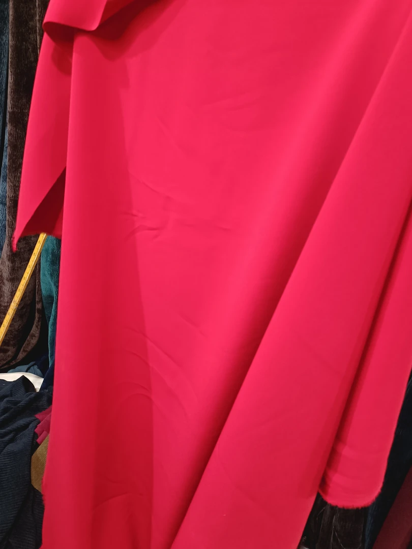 百斯盾大红色服装面料