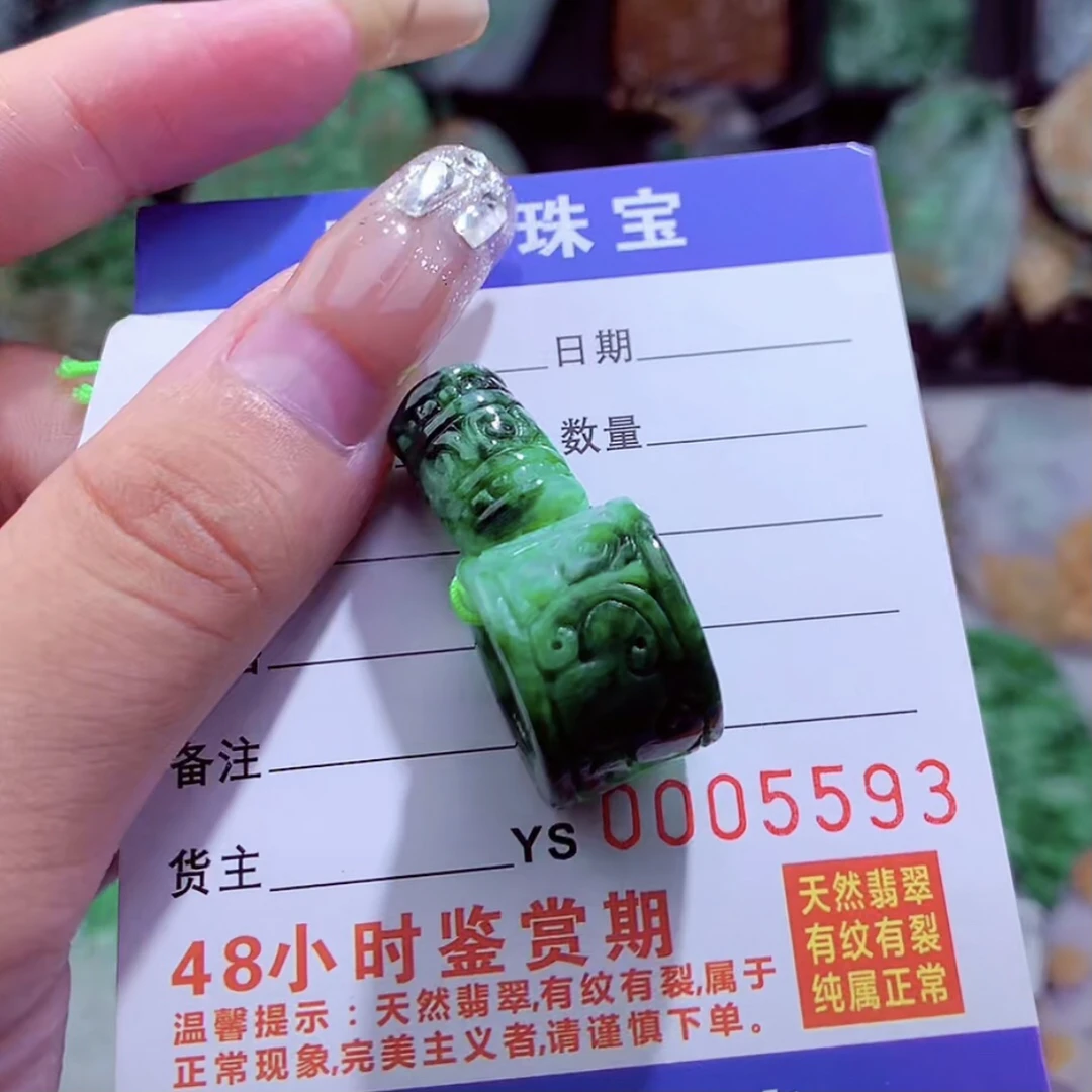 天然A货阳绿仿古路路通挂件尺寸32.6/18.3/12.9