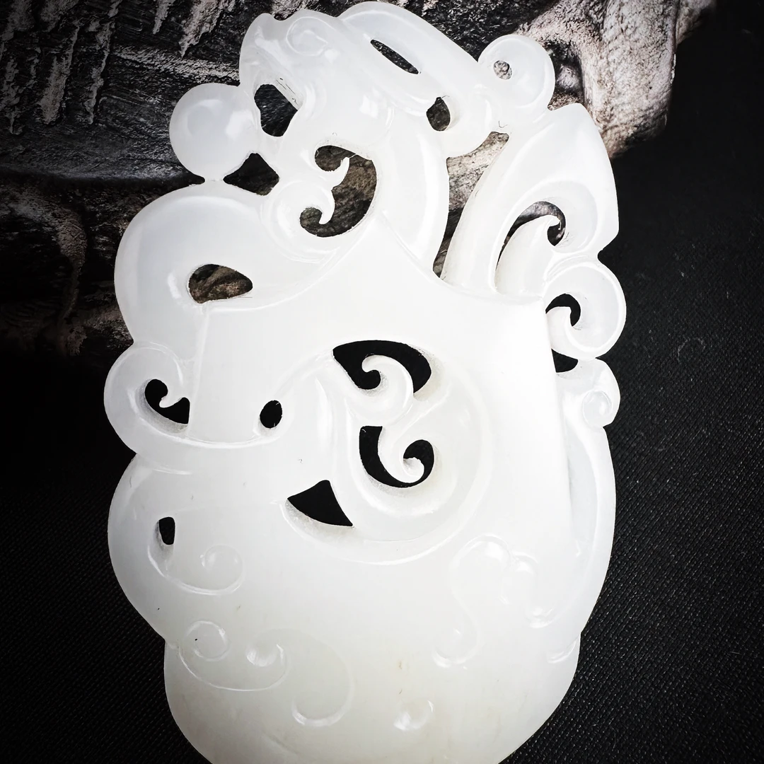 和田白玉仿古龙韘形佩