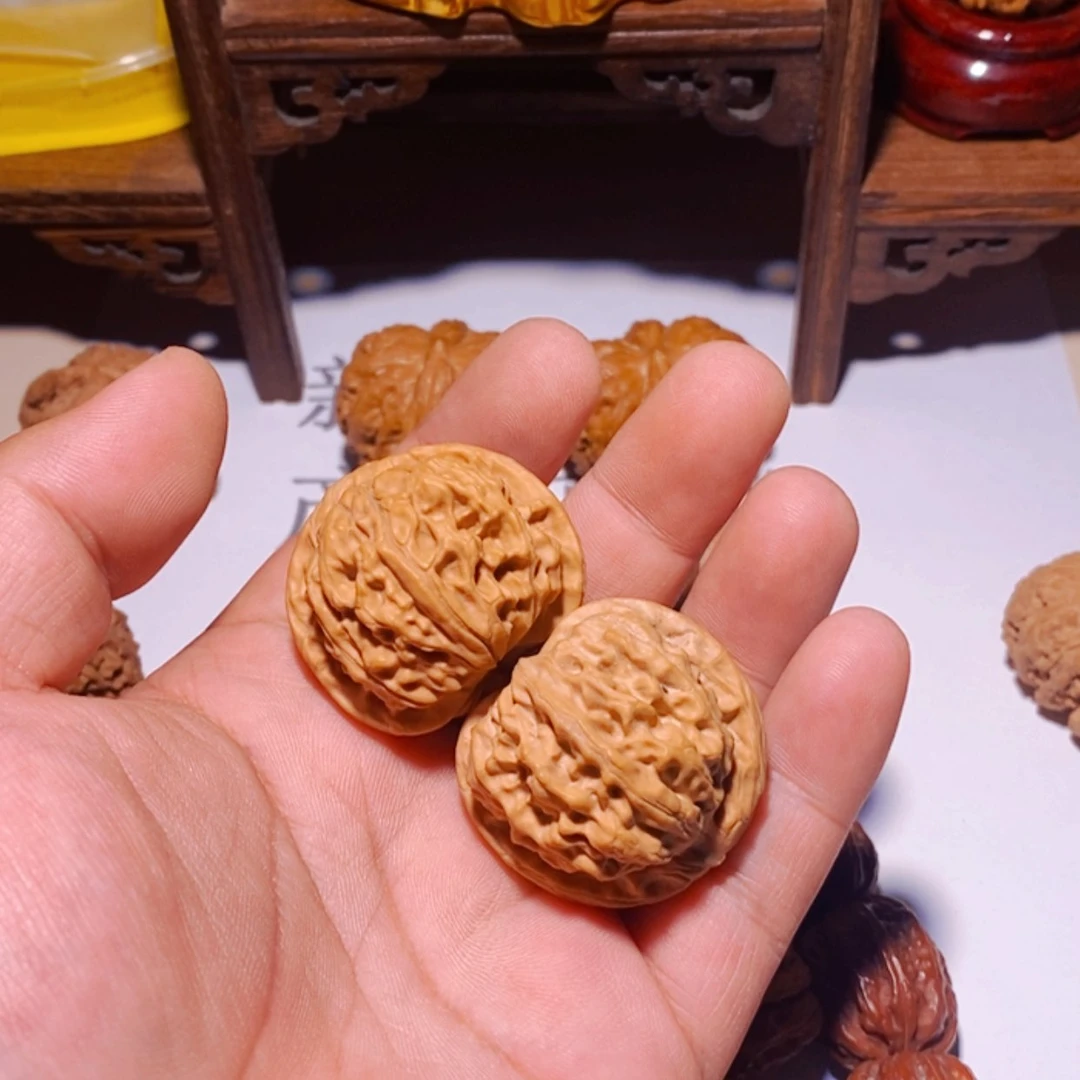 【闪购商品】文玩核桃把件盐**水