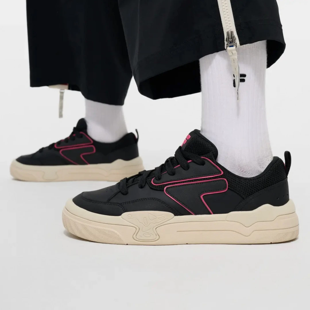 FILA FUSION百搭秋冬情侣男女休闲潮加厚保暖低帮板鞋T12W442303