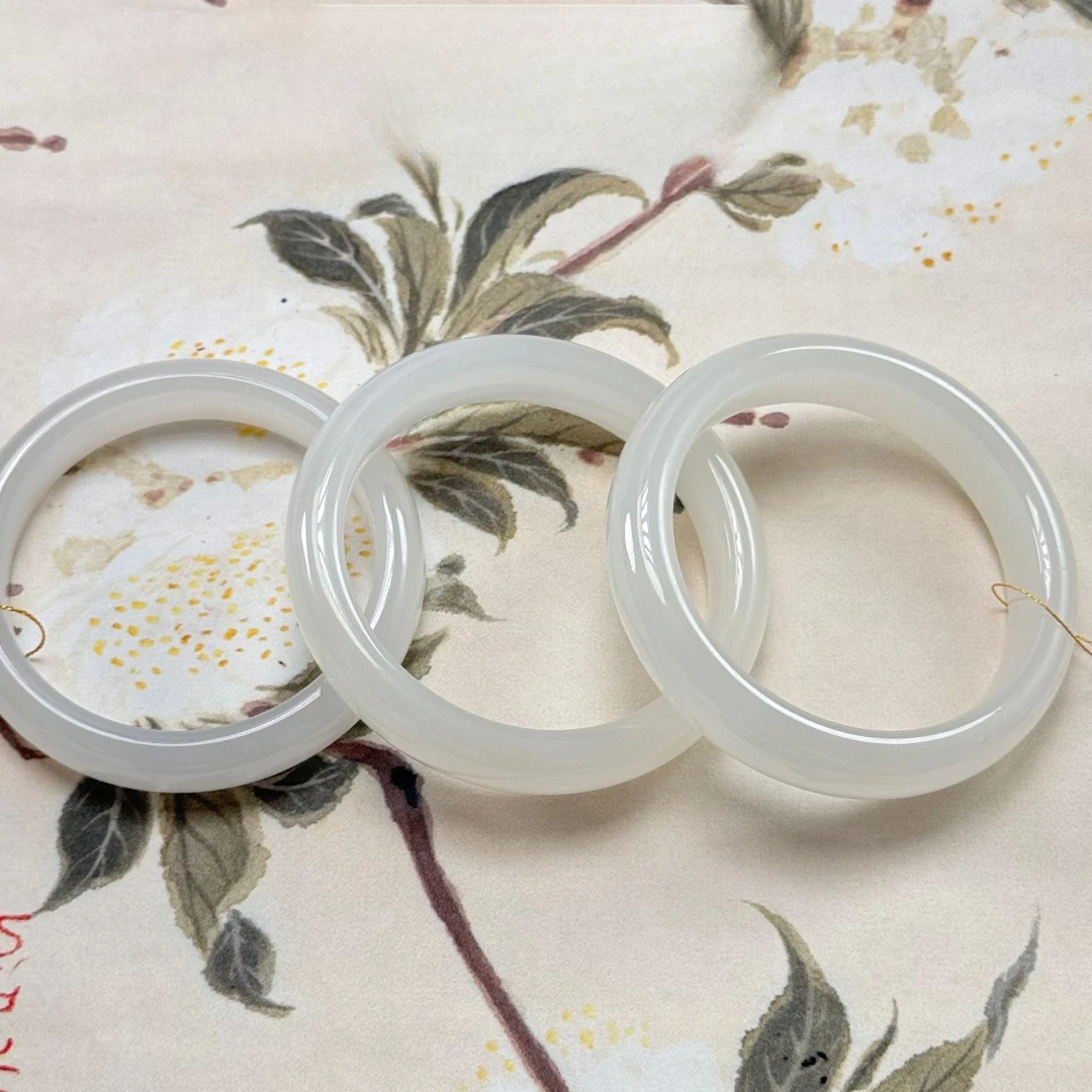 【花容珠宝】天然和田玉特级芙蓉高冰白晴手镯拍一发一多样性发货G