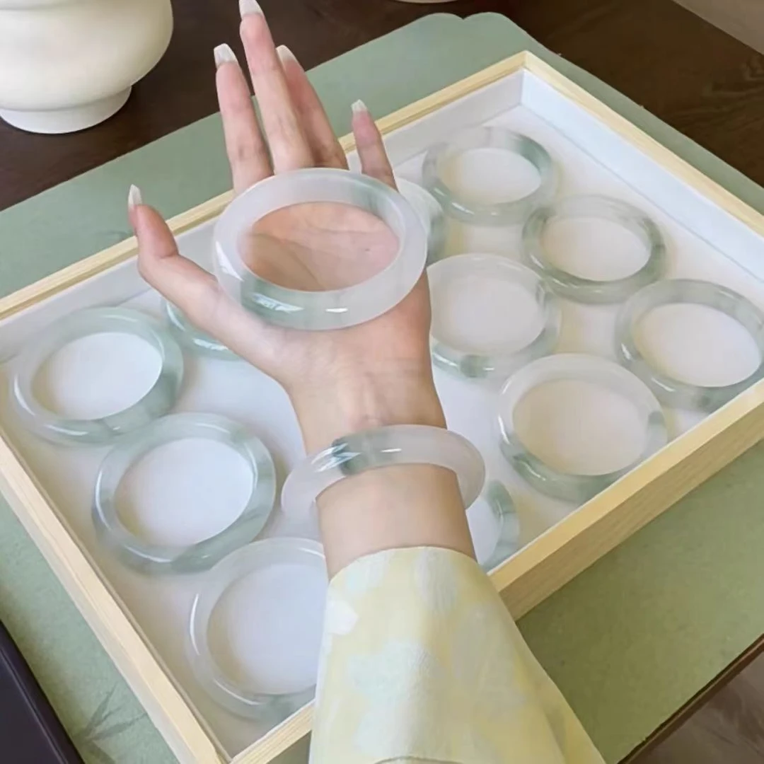 天然玉石 天山翠雪翠正圈飘花手镯（多样性发货，拍一发一）