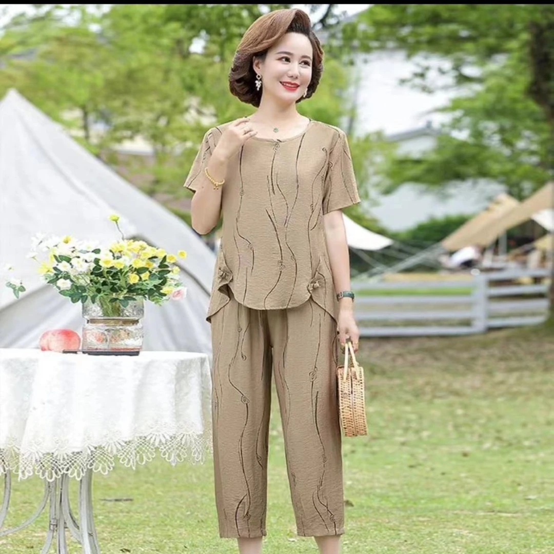 2023夏季女士时尚休闲洋气宽松中老年大码减龄短袖竖条纹圆领套装