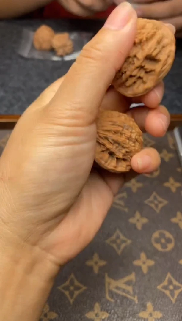 【闪购商品】桃核把件w198号37尺虎头