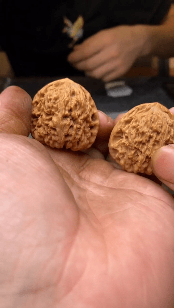【闪购商品】桃核把件B154号39尺南疆石