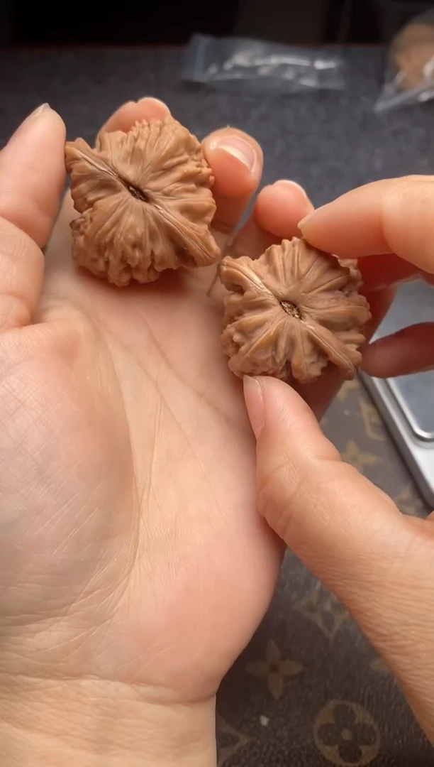 【闪购商品】桃核把件w189号41尺楼子