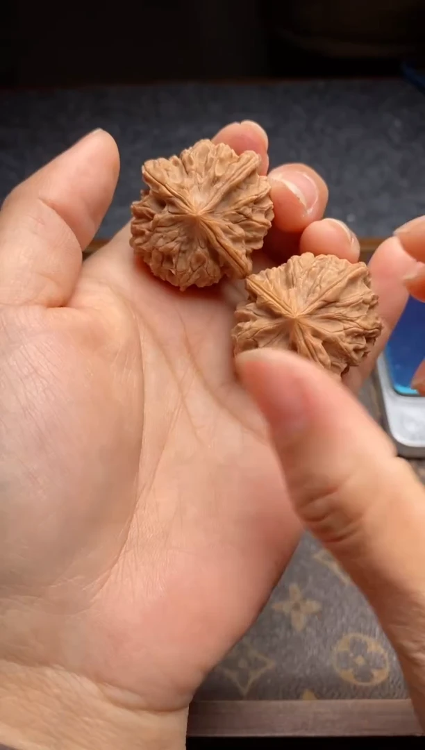 【闪购商品】桃核把件w139号36尺三棱