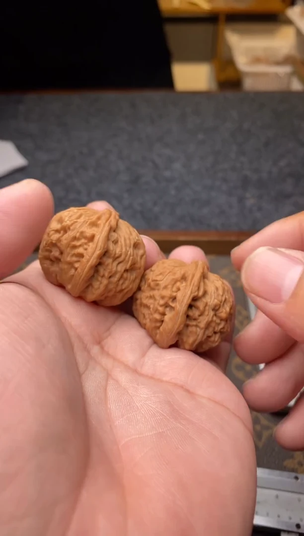 【闪购商品】桃核把件b179号36尺白狮子
