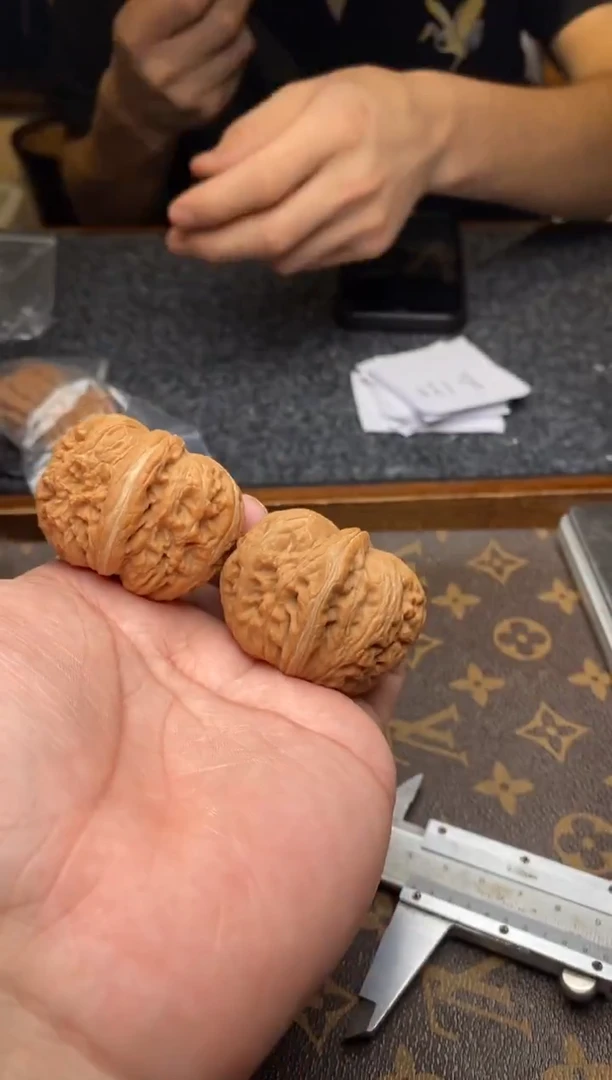 【闪购商品】桃核把件b135号44尺元宝