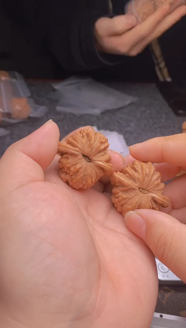 【闪购商品】桃核把件b30号42尺楼子
