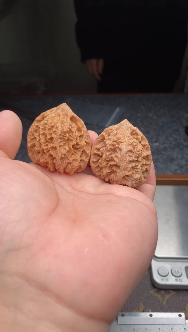 【闪购商品】桃核把件B341号41尺满天星