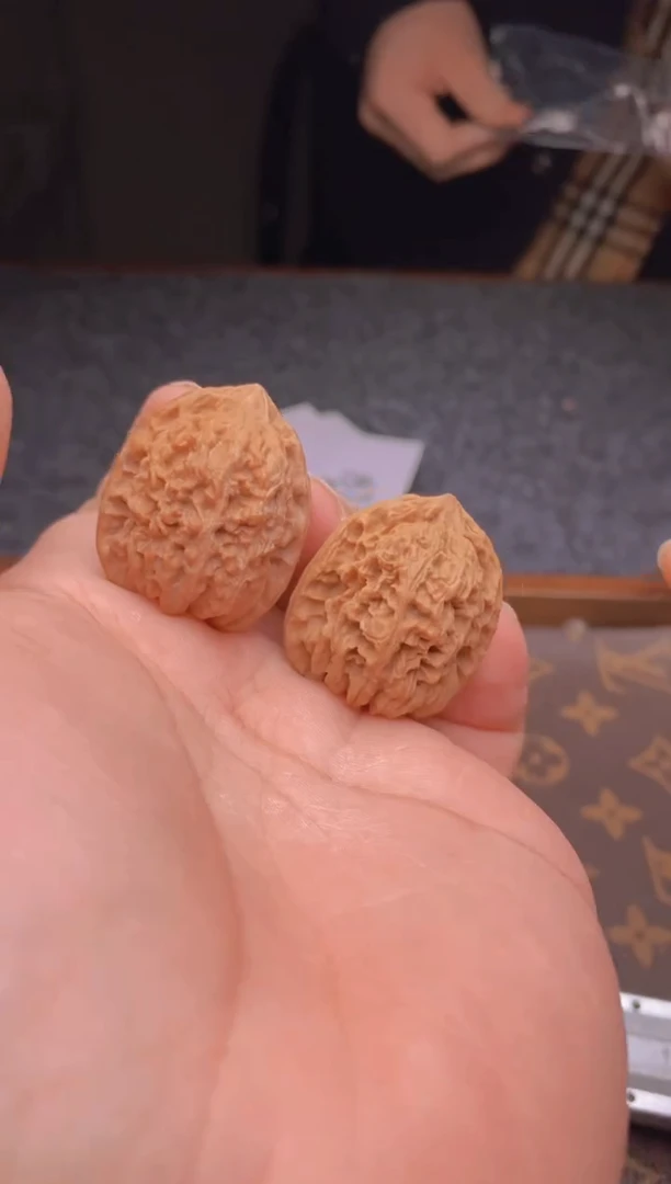 【闪购商品】桃核把件b157号28尺满天星